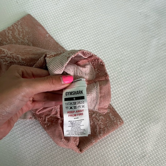 GYMSHARK ADAPT CAMO SEAMLESS SHORTS Misty Pink/Hazy Pink - Picture 4 of 7